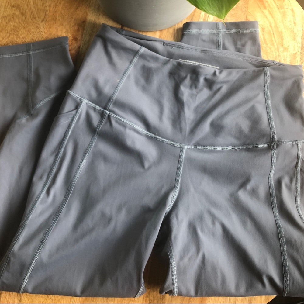 Victoria Secret Sport Grey Capri Leggings - sz m